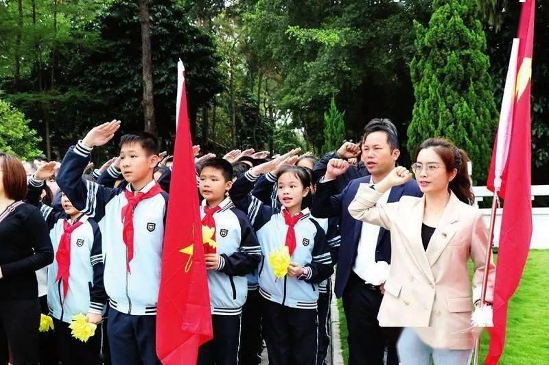 鄂尔多斯各族各界迎春茶话会举行